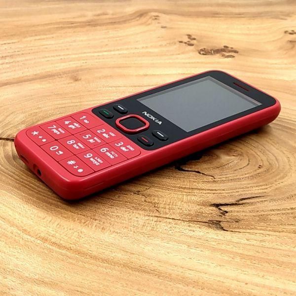 Кнопковий мобільний телефон Nokia 150 Red