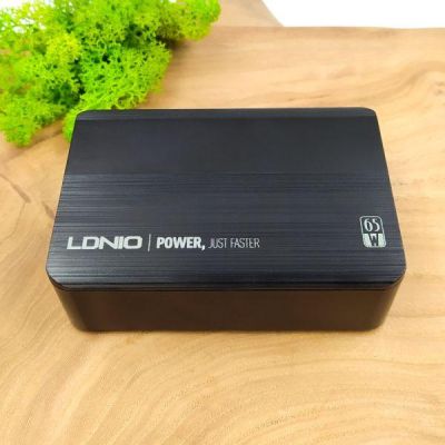 Потужна мережева зарядка з дисплеєм Desktop Fast Charger 65W LDNIO A4808Q
