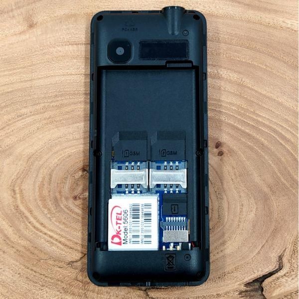 Кнопковий телефон із потужним акумулятором NOKIA 5606 Blue