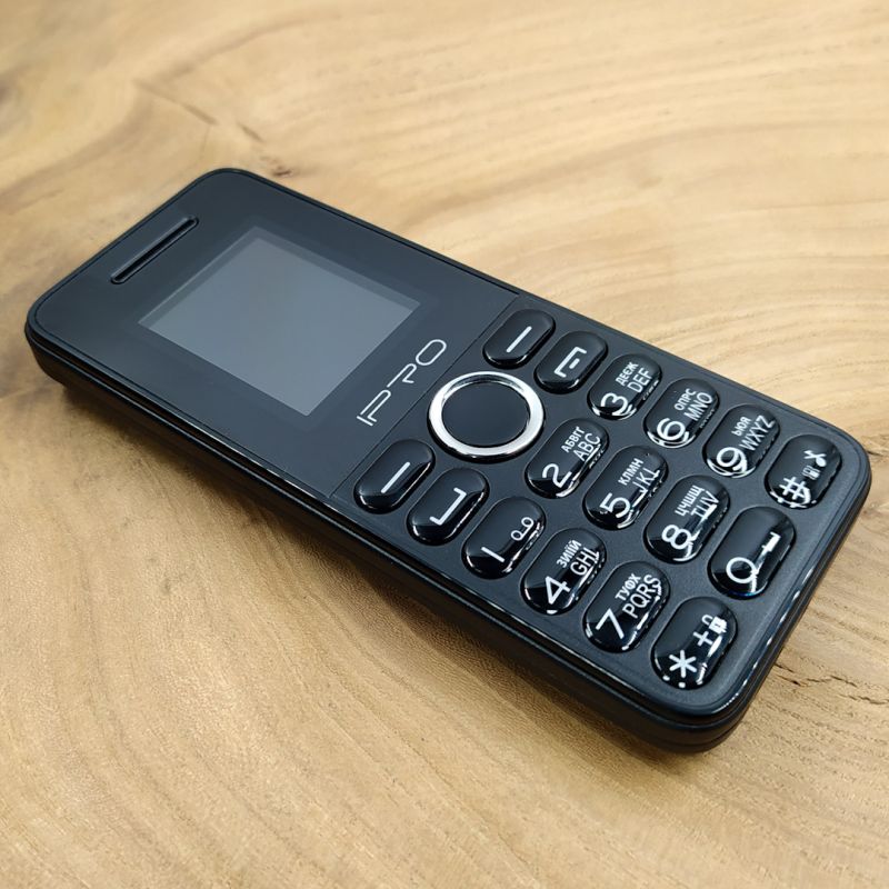 Кнопковий мобільний телефон iPro A36 3 sim card
