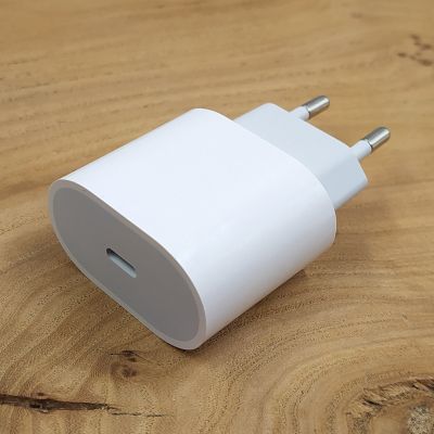 Мережевий зарядний пристрій Apple USB-C Power Adapter 20W