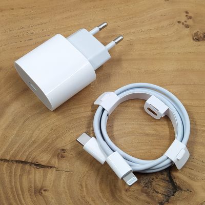 Зарядний комплект Apple 20W Power Adapter USB-C (USB-C to Lightning)