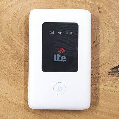 Мобільний 4G LTE Wi-Fi роутер із LCD-дисплеєм 2100 mAh