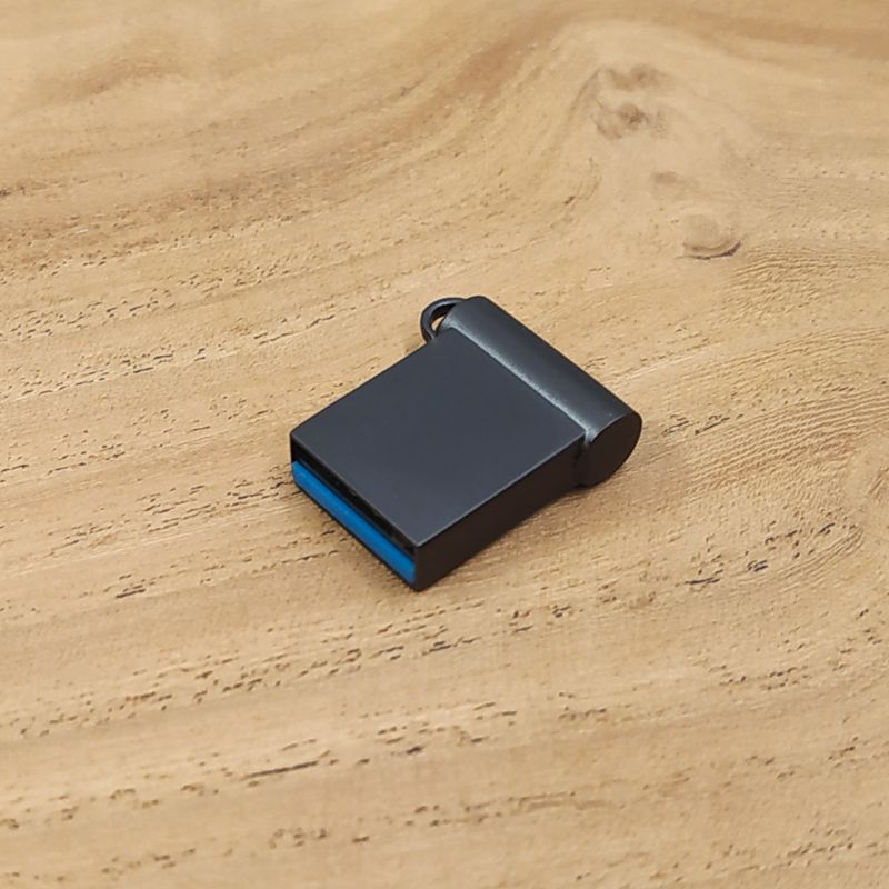 USB-флешка Flash Drive Samsung SuperSlim Metal 16 GB