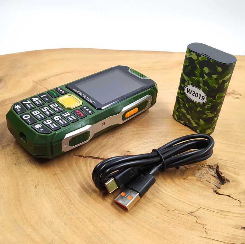 Кнопковий протиударний телефон Land Rover W2019 Green (13800mAh, Type-C)