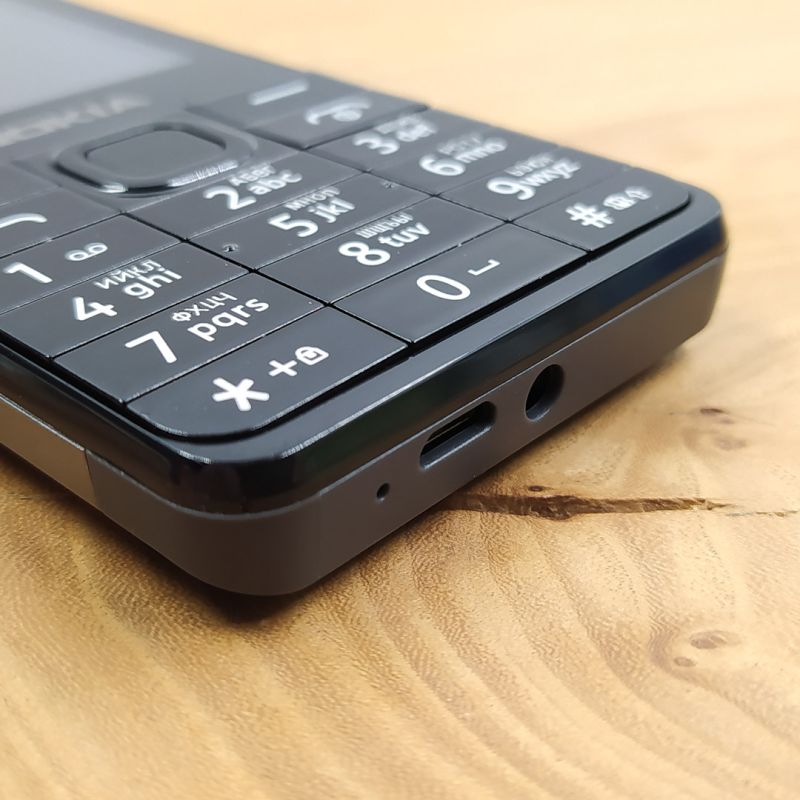 Кнопковий телефон Nokia 230 (2G) Black